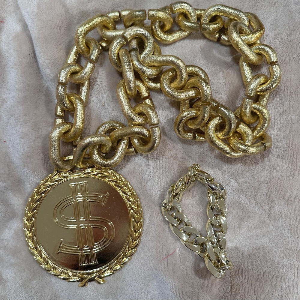 Gold plastic money necklace and chunky bracelet for Halloween - Picture 6 of 6